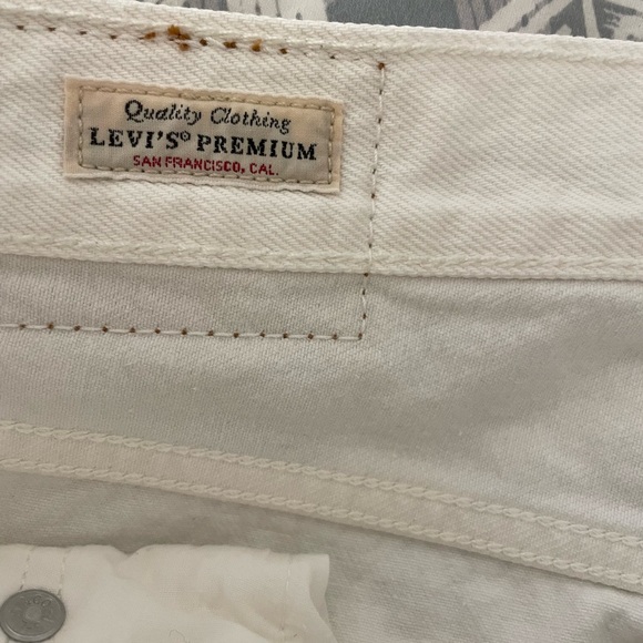 Levi’s button-front white denim skirt in 27 - Picture 5 of 10